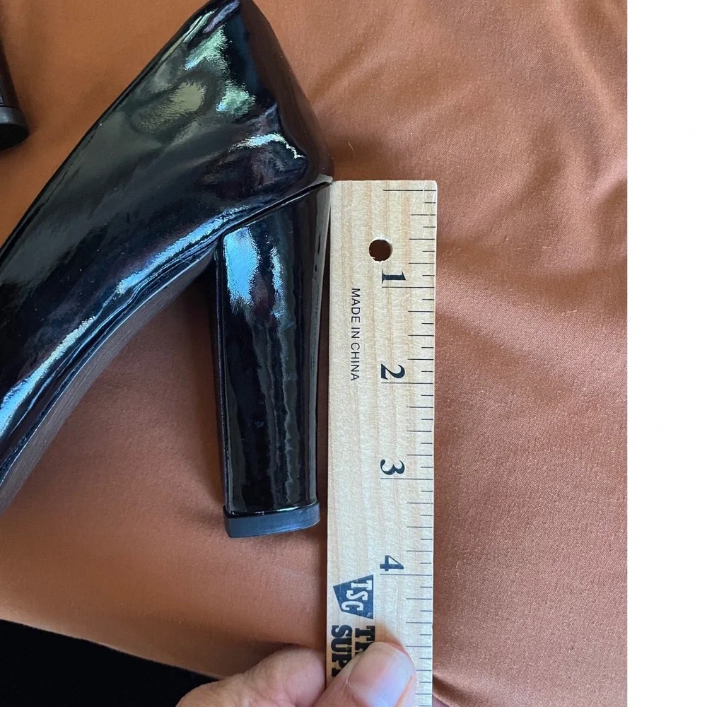 Stuart Weitzman Black Patent Leather Round Toe Block Heel Pumps Made in Spain 4M